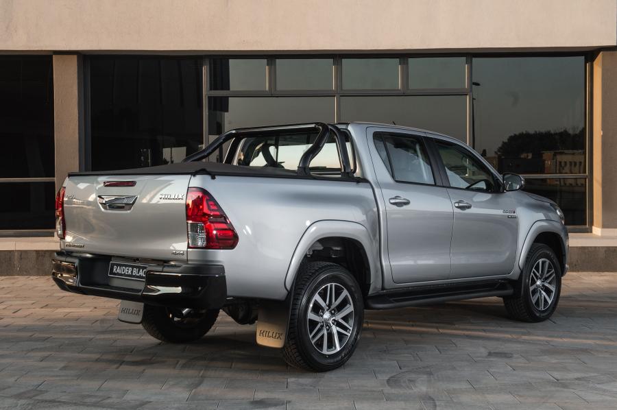  Toyota Hilux 4x4 Raider Double Cab Black 2017 года  (ZA) (фото 3 из 17)